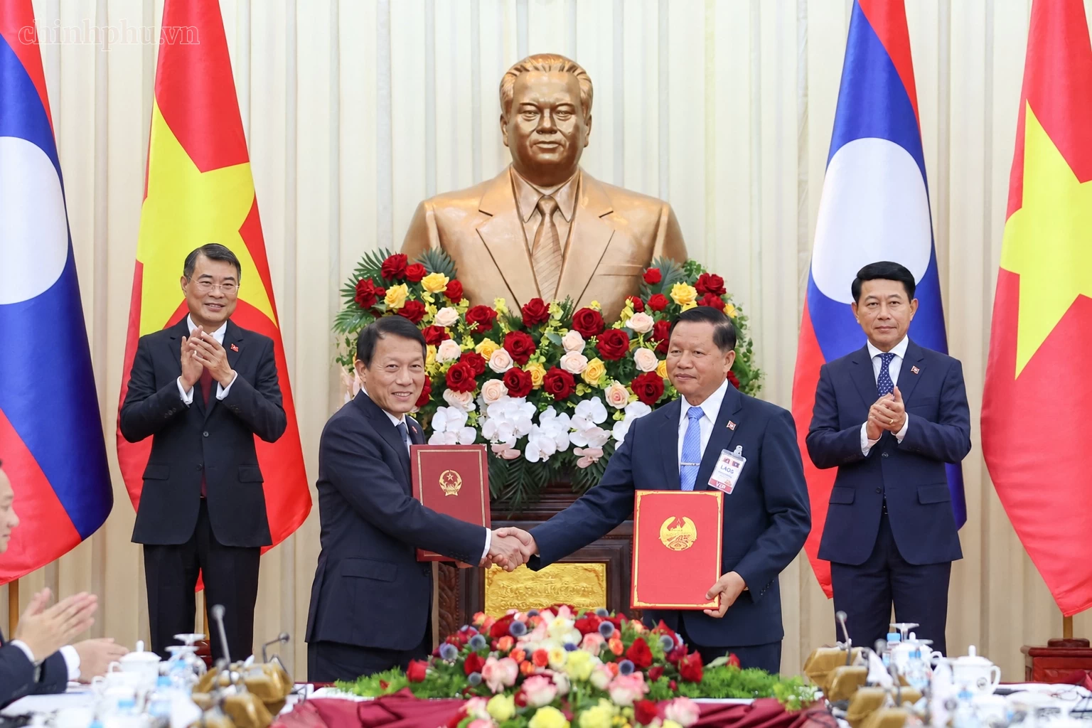 Việt Nam, Lào trao đổi 11 văn kiện hợp tác quan trọng Việt Nam, Lào trao đổi 11 văn kiện hợp tác quan trọng
