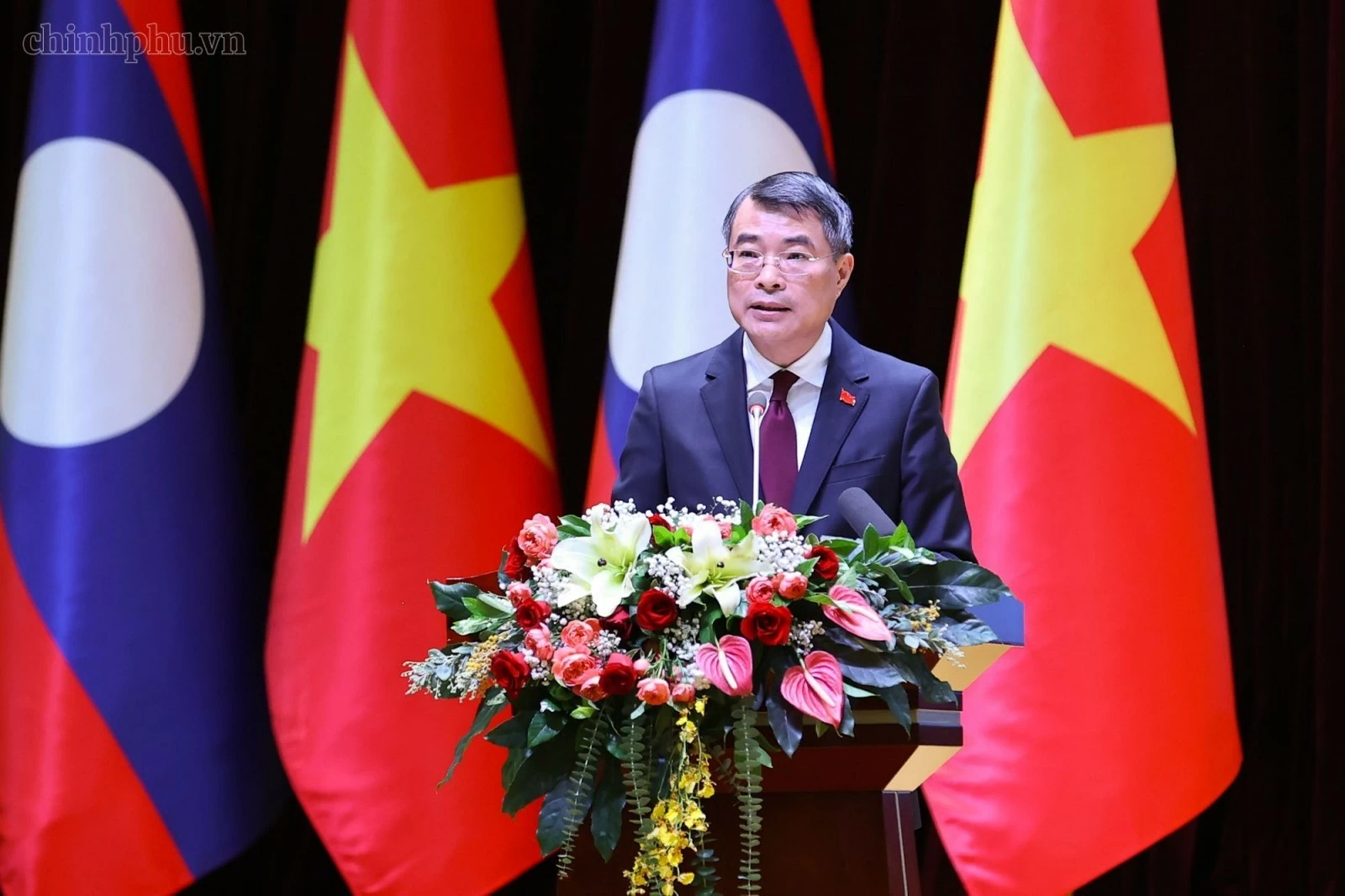 Hai Thủ tướng dự Hội nghị xúc tiến đầu tư Việt Nam-Lào: "Gắn kết chiến lược" trong lĩnh vực kinh tế