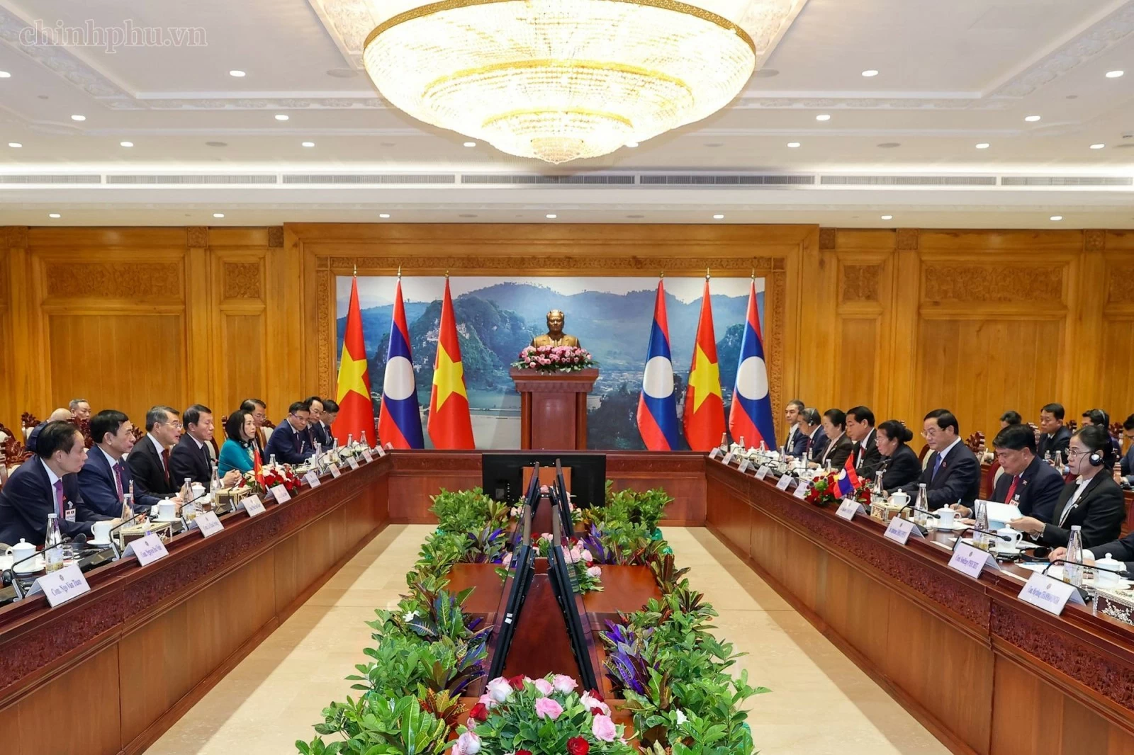 Thủ tướng Lê Minh Hưng hội kiến Chủ tịch Quốc hội Lào