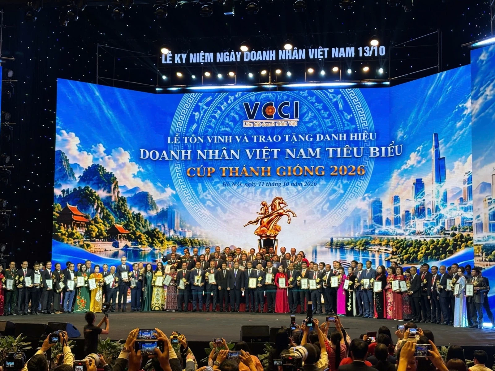 Vinh danh 100 doanh nhân Việt Nam tiêu biểu - Cúp Thánh Gióng” năm 2026 100 doanh nhân tiêu biểu được vinh danh, doanh thu đạt 1,34 triệu tỷ đồng