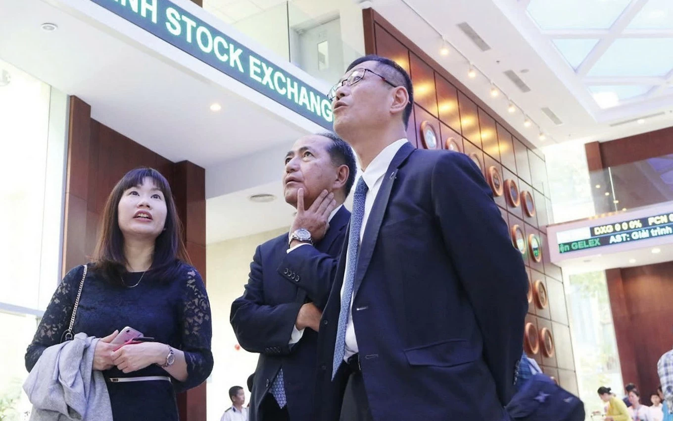 sap xep lai thi truong co phieu tao suc hut dong von