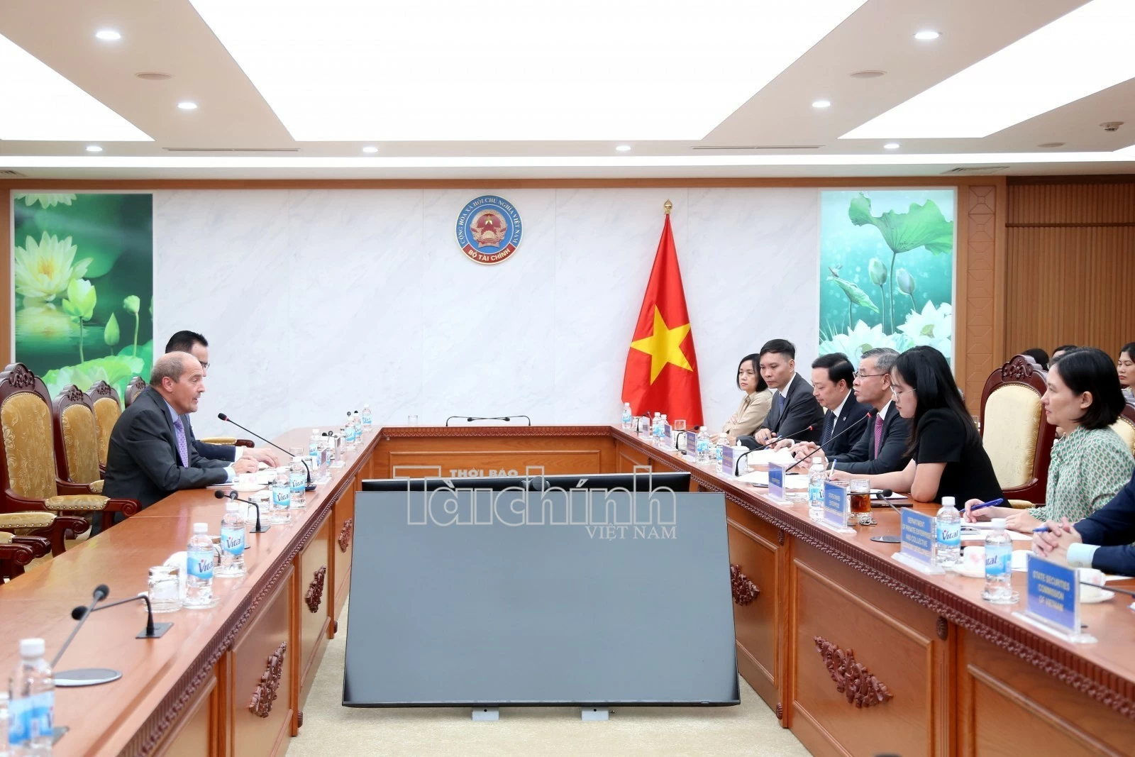 Bộ trưởng Ngô Văn Tuấn tiếp Chủ tịch Fitch Ratings Ian Linnell Bộ trưởng Ngô Văn Tuấn tiếp Chủ tịch Fitch Ratings Ian Linnell