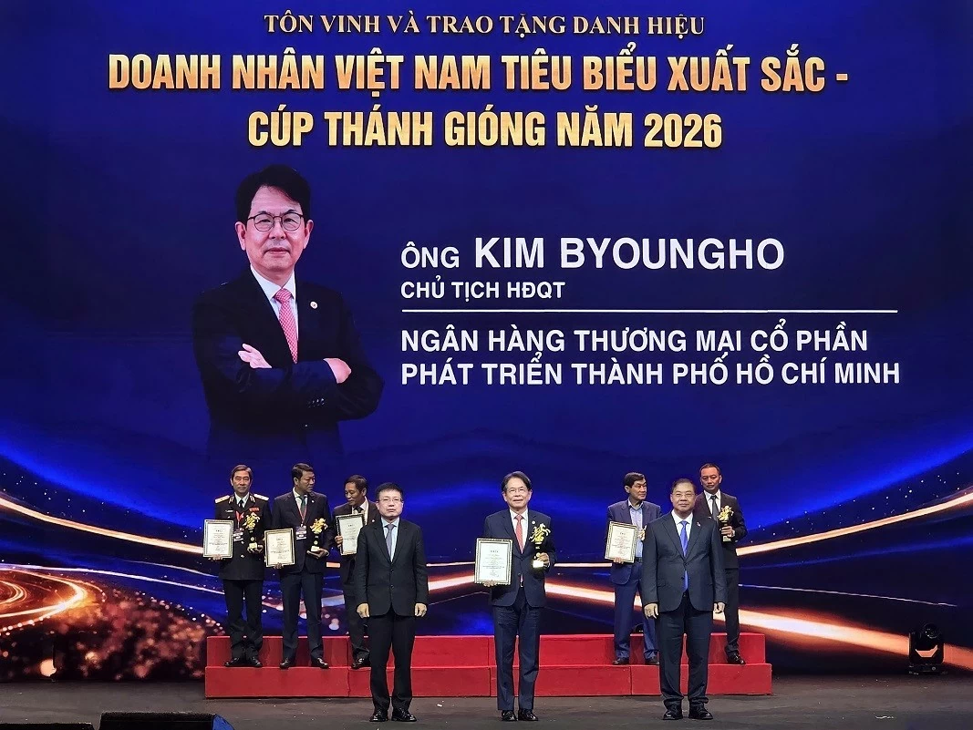 Chủ tịch HDbank nhận Cúp Thánh Gióng 2026, ghi dấu trong top 10 doanh nhân Việt Nam tiêu biểu