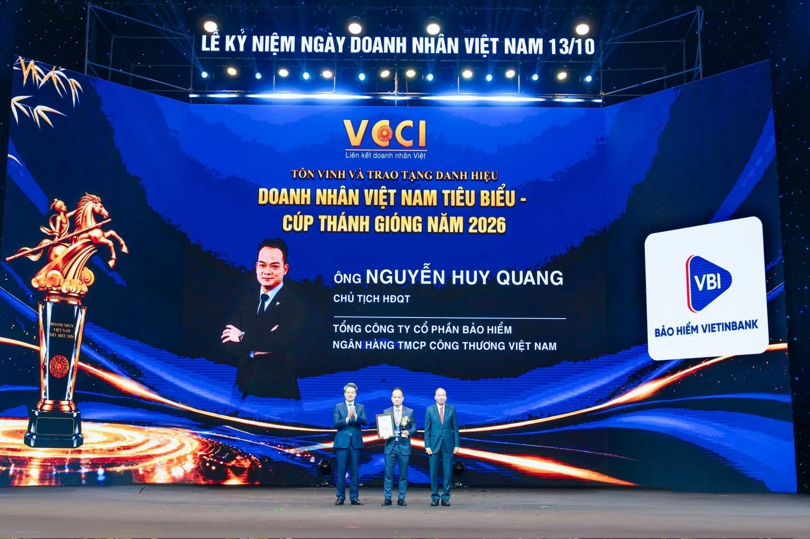 Lãnh đạo Bảo hiểm VietinBank đón nhận vinh danh Lãnh đạo Bảo hiểm VietinBank đón nhận vinh danh