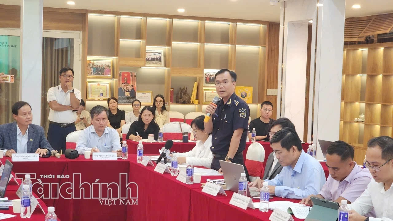 Hải quan và Thuế thông tin hướng xử lý vướng mắc của doanh nghiệp ngành gỗ Hải quan và Thuế thông tin hướng xử lý vướng mắc của doanh nghiệp ngành gỗ
