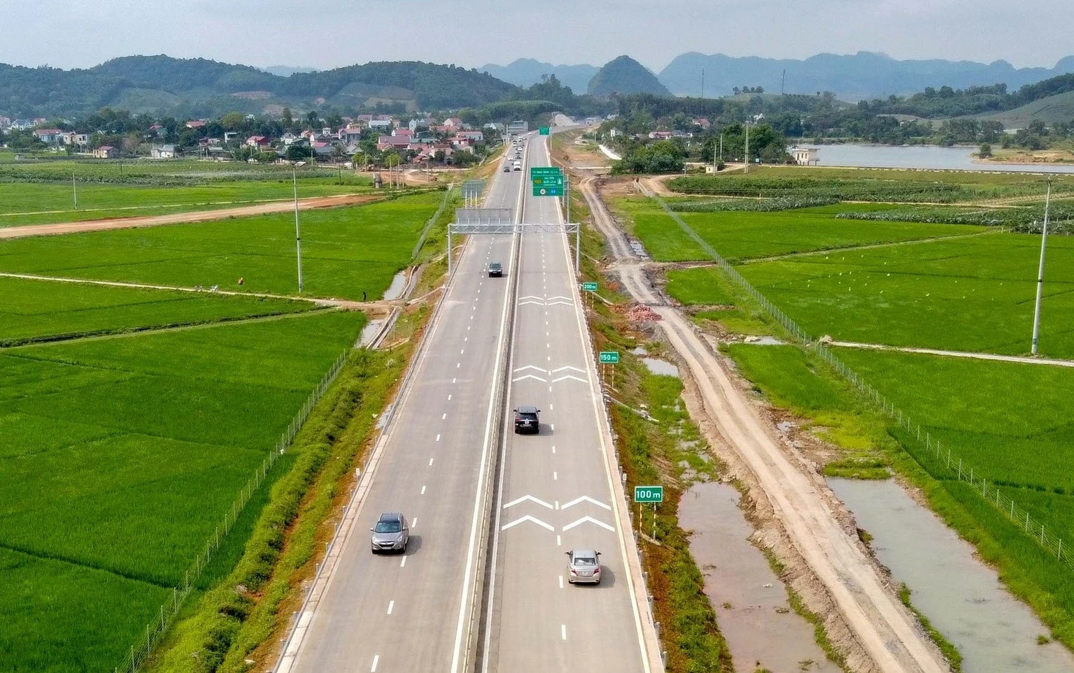 Một đoạn cao tốc Mai Sơn - Quốc lộ 45 thuộc tuyến cao tốc Bắc - Nam phía Đông (Ảnh: Bộ Xây dựng). Một đoạn cao tốc Mai Sơn - Quốc lộ 45 thuộc tuyến cao tốc Bắc - Nam phía Đông (Ảnh: Bộ Xây dựng).