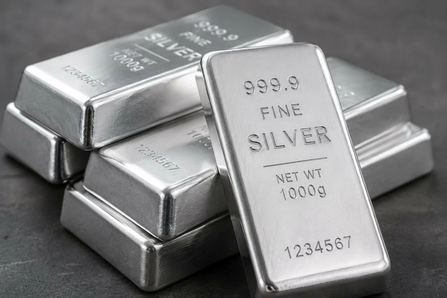 Ngày 15/10: Giá bạc trong nước và thế giới tăng giảm đan xen