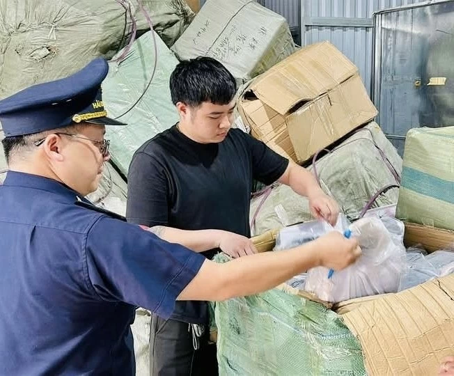 Hải quan đề nghị gỡ vướng cho doanh nghiệp nhập khẩu hàng hóa có ký hiệu ® Hải quan đề nghị gỡ vướng cho doanh nghiệp nhập khẩu hàng hóa có ký hiệu ®