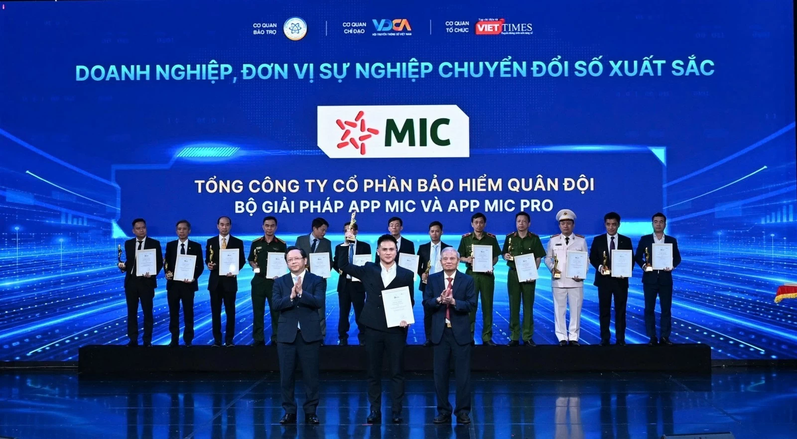 MIC được vinh danh tại Giải thưởng Chuyển đổi số Việt Nam 2026 với bộ giải pháp bảo hiểm số