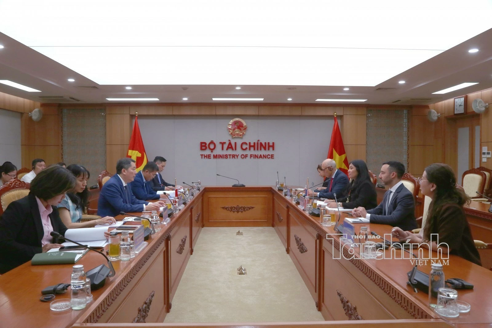 Bộ Tài chính Việt Nam và Bộ Thương mại Hoa Kỳ thúc đẩy hợp tác tài chính, mở rộng đầu tư song phương Bộ Tài chính Việt Nam và Bộ Thương mại Hoa Kỳ thúc đẩy hợp tác tài chính, mở rộng đầu tư song phương