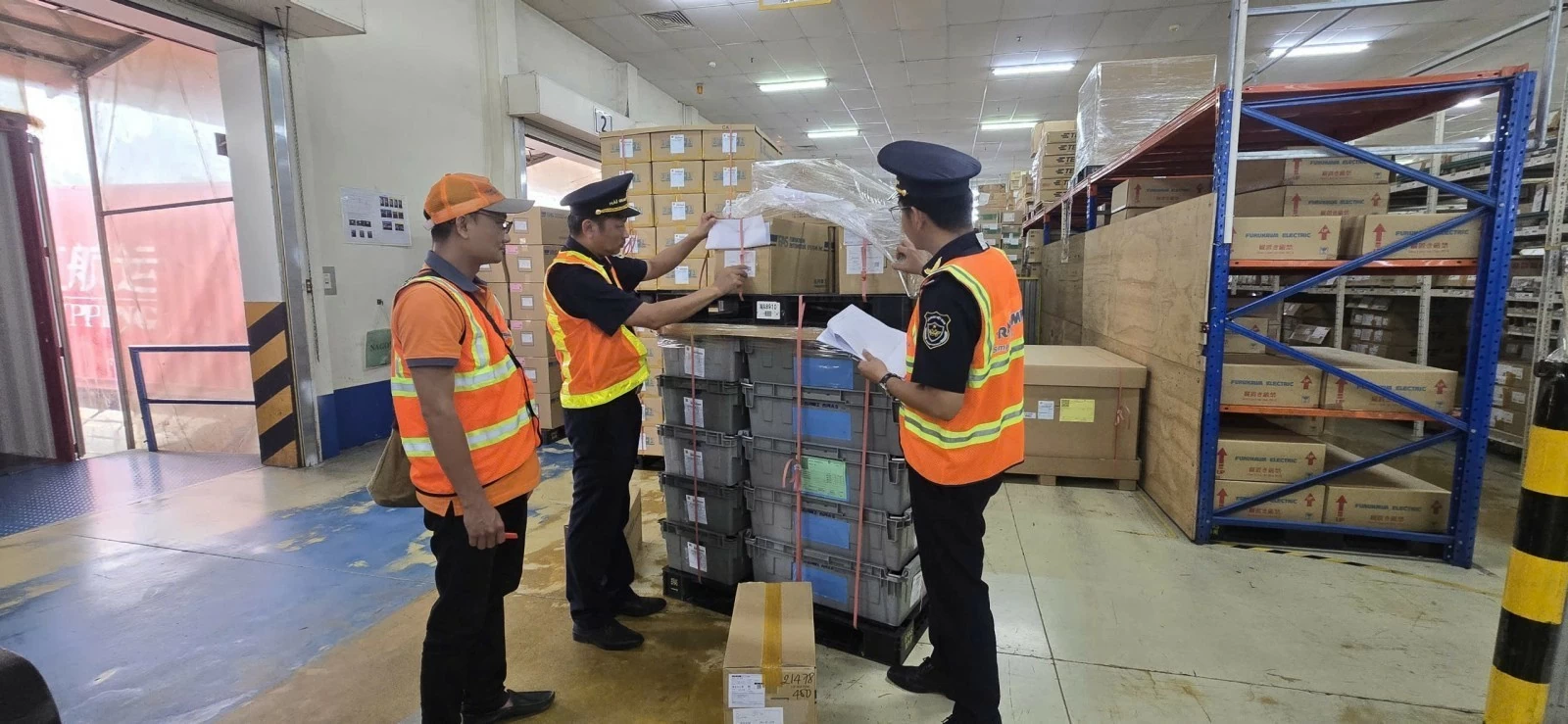 Hơn 9 tháng, Chi cục Hải quan Khu vực XIX thu đạt 157,31% dự toán được giao của năm 2026 Hơn 9 tháng, Chi cục Hải quan Khu vực XIX thu đạt 157,31% dự toán được giao của năm 2026