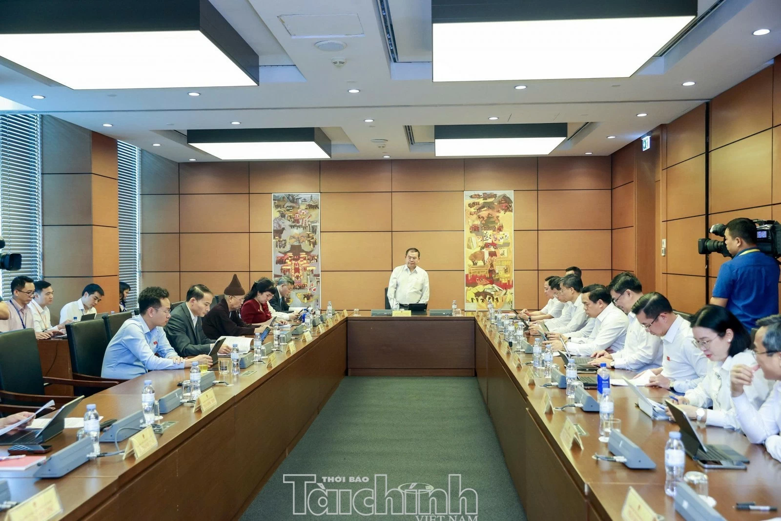 Tạo thuận lợi cho huy động vốn gắn với bảo vệ quyền lợi nhà đầu tư Tạo thuận lợi cho huy động vốn gắn với bảo vệ quyền lợi nhà đầu tư