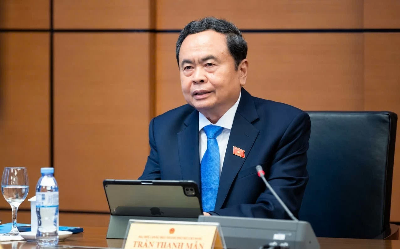 chu tich quoc hoi van de tien quyet la giu vung on dinh kinh te vi mo