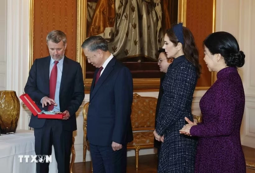 Tổng Bí thư, Chủ tịch nước Tô Lâm nhận Huân chương của Vương quốc Đan Mạch Tổng Bí thư, Chủ tịch nước Tô Lâm nhận Huân chương của Vương quốc Đan Mạch