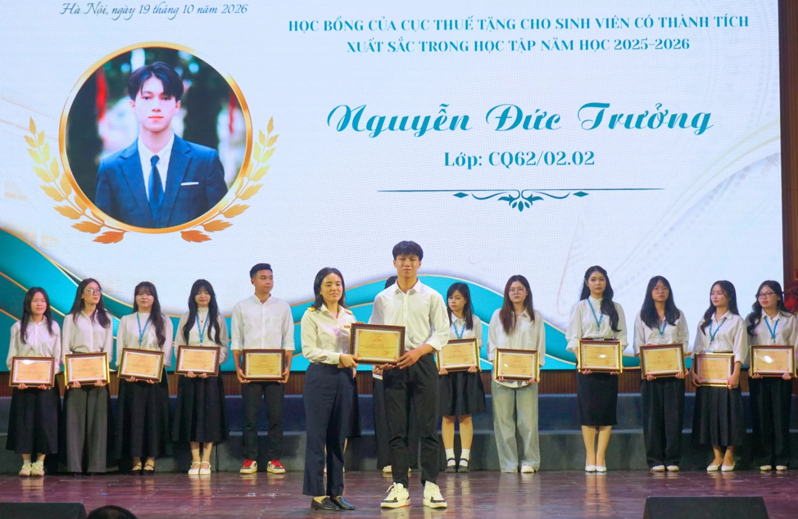 Cục Thuế, Cục Hải quan trao học bổng cho sinh viên xuất sắc Khoa Thuế và Hải quan