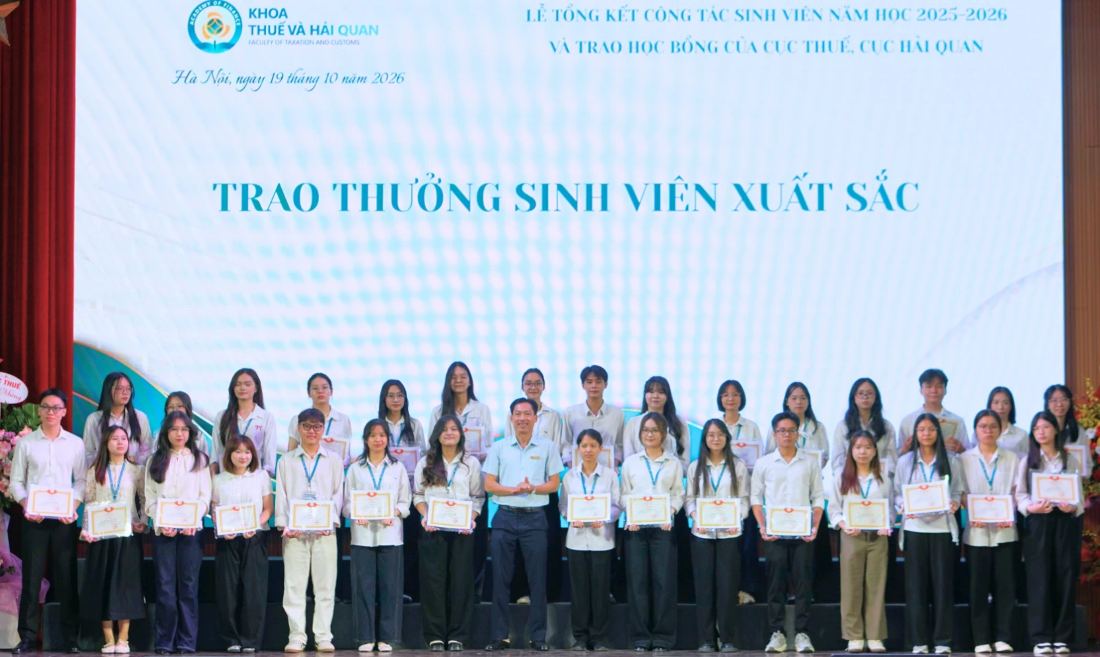 Cục Thuế, Cục Hải quan trao học bổng cho sinh viên xuất sắc Khoa Thuế và Hải quan
