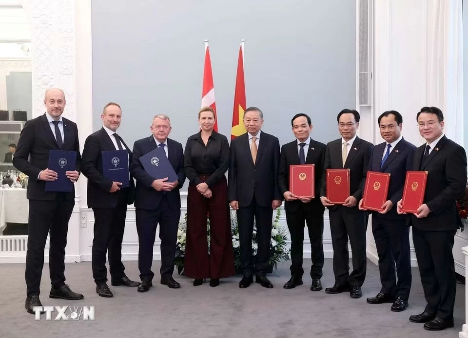 Tổng Bí thư, Chủ tịch nước Tô Lâm hội đàm với Thủ tướng Đan Mạch Mette Frederiksen Tổng Bí thư, Chủ tịch nước Tô Lâm hội đàm với Thủ tướng Đan Mạch Mette Frederiksen