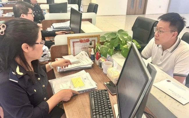 bo tai chinh quy dinh thu tuc hai quan voi hang hoa mua gom cua cu dan bien gioi
