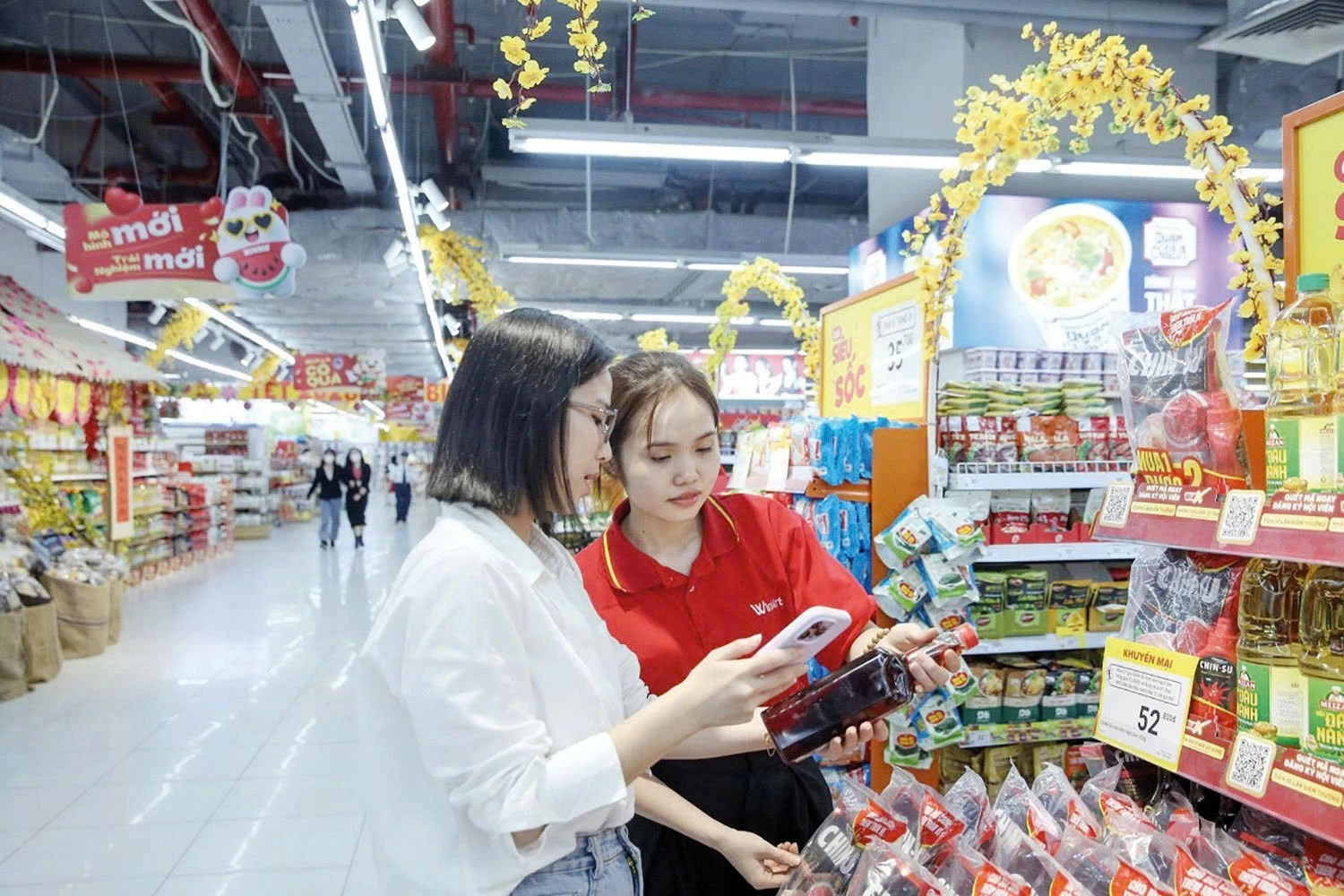 Tiêu dùng cuối năm 2026: Sức mua tăng tốc, dư địa nào cho thị trường nội địa?