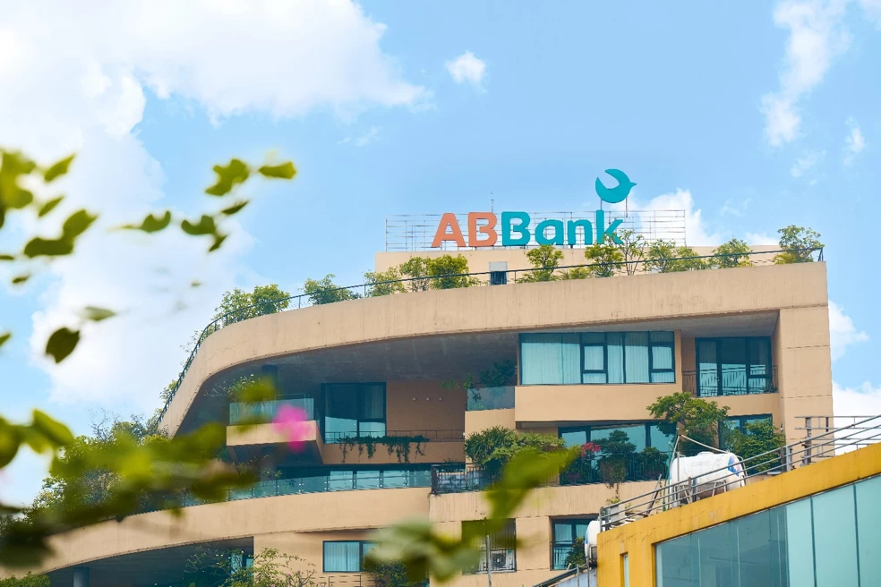 ABBank lãi hơn 4.300 tỷ đồng sau 9 tháng, nguồn thu ngoài lãi tạo sức bật