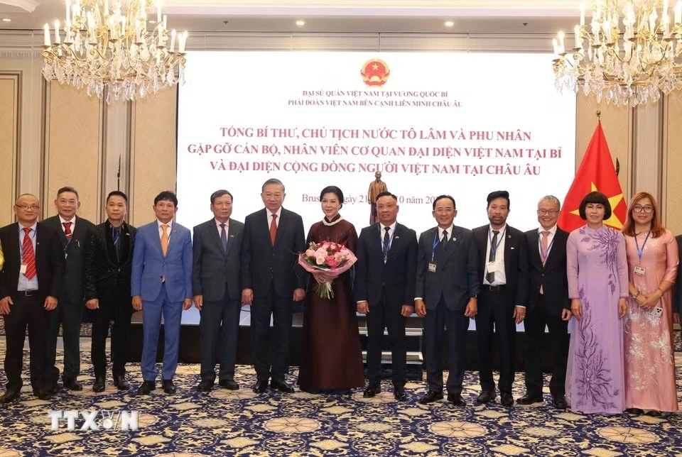 Tổng Bí thư, Chủ tịch nước Tô Lâm và Phu nhân gặp đại diện cộng đồng người Việt Nam tại châu Âu Tổng Bí thư, Chủ tịch nước Tô Lâm và Phu nhân gặp đại diện cộng đồng người Việt Nam tại châu Âu