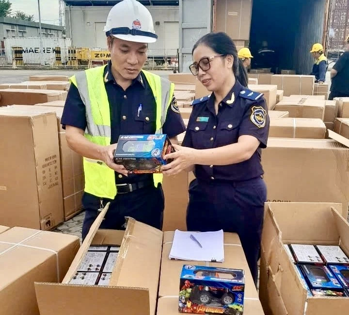 Đồ chơi trẻ em nhập khẩu chậm thông quan vì chờ kiểm tra chất lượng