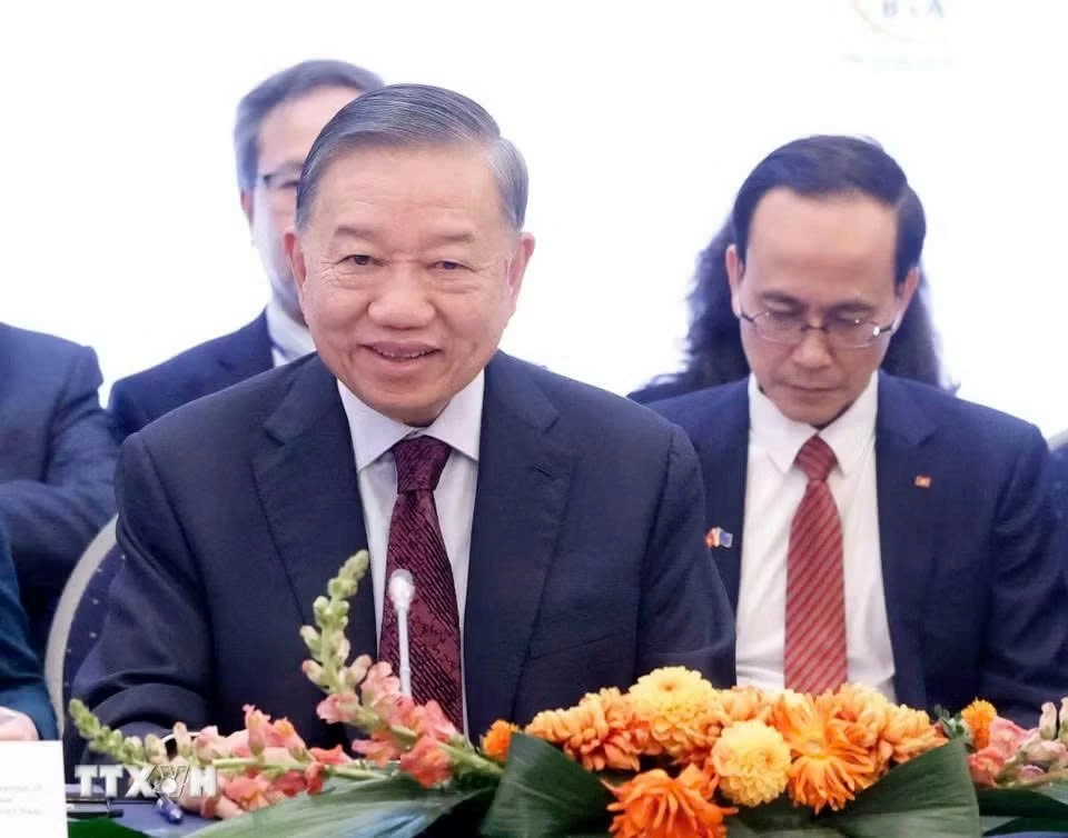 Tổng Bí thư, Chủ tịch nước Tô Lâm dự tọa đàm cấp cao với lãnh đạo doanh nghiệp tiêu biểu châu Âu và Bỉ Tổng Bí thư, Chủ tịch nước Tô Lâm dự tọa đàm cấp cao với lãnh đạo doanh nghiệp tiêu biểu châu Âu và Bỉ