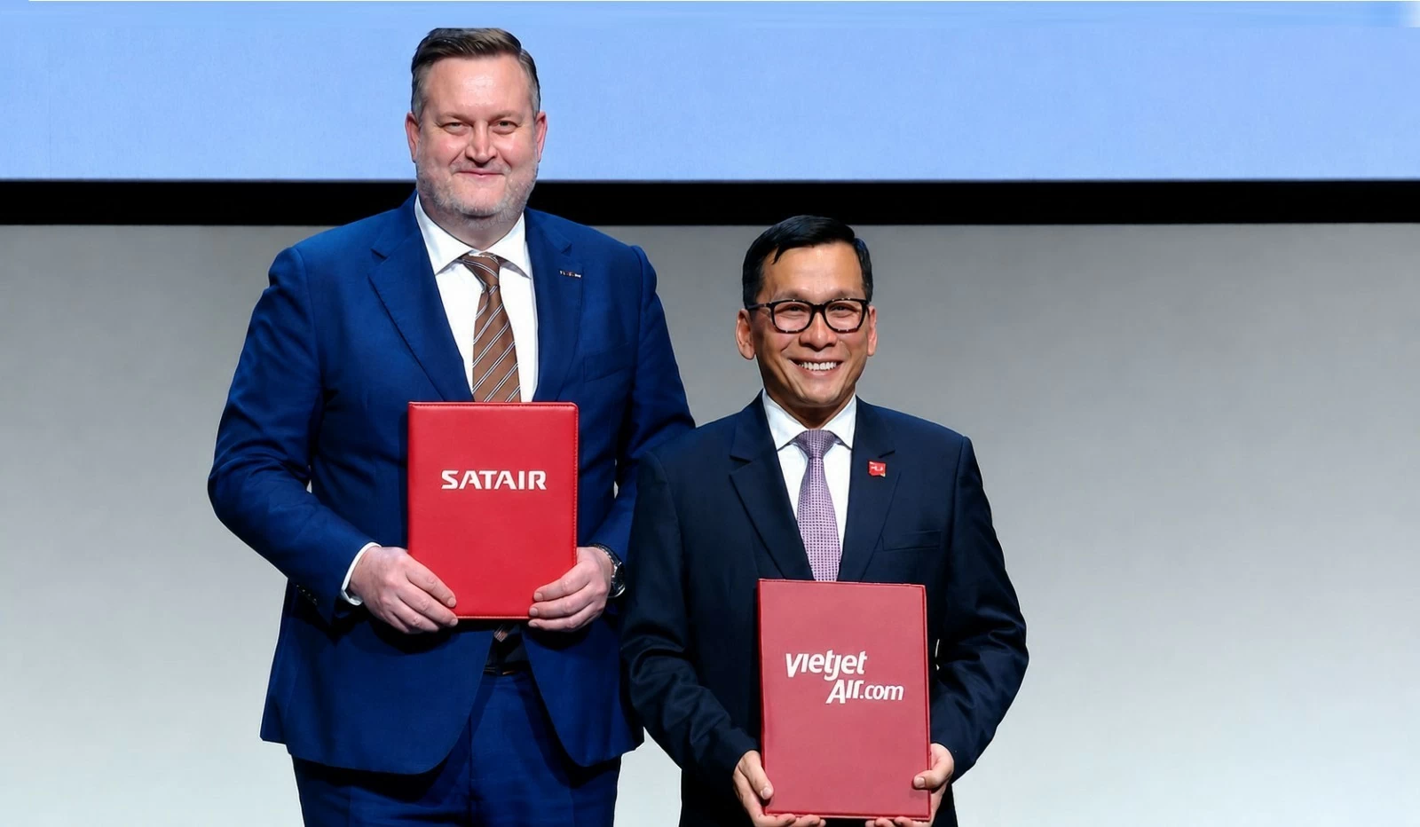 Vietjet và Satair trao Thoả thuận chiến lược phát triển chuỗi cung ứng hàng không tại Việt Nam Vietjet và Satair trao Thoả thuận chiến lược phát triển chuỗi cung ứng hàng không tại Việt Nam