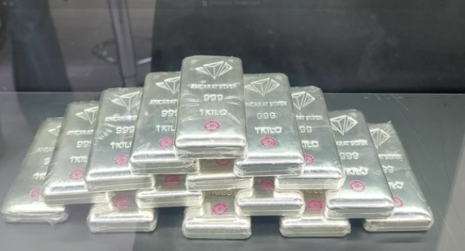 Ngày 26/10: Giá bạc trong nước và thế giới đồng loạt giảm Ngày 26/10: Giá bạc trong nước và thế giới đồng loạt giảm