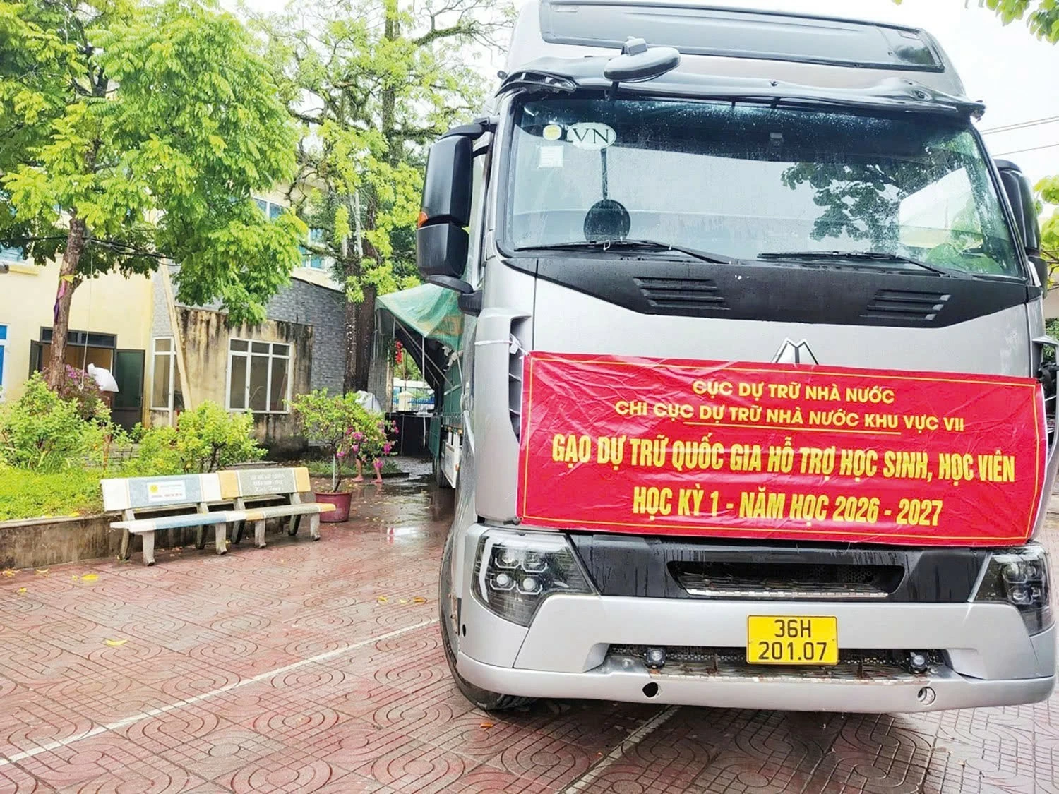 Hành trình đưa hơn 1.800 tấn gạo dự trữ đến với học sinh vùng khó Hành trình đưa hơn 1.800 tấn gạo dự trữ đến với học sinh vùng khó