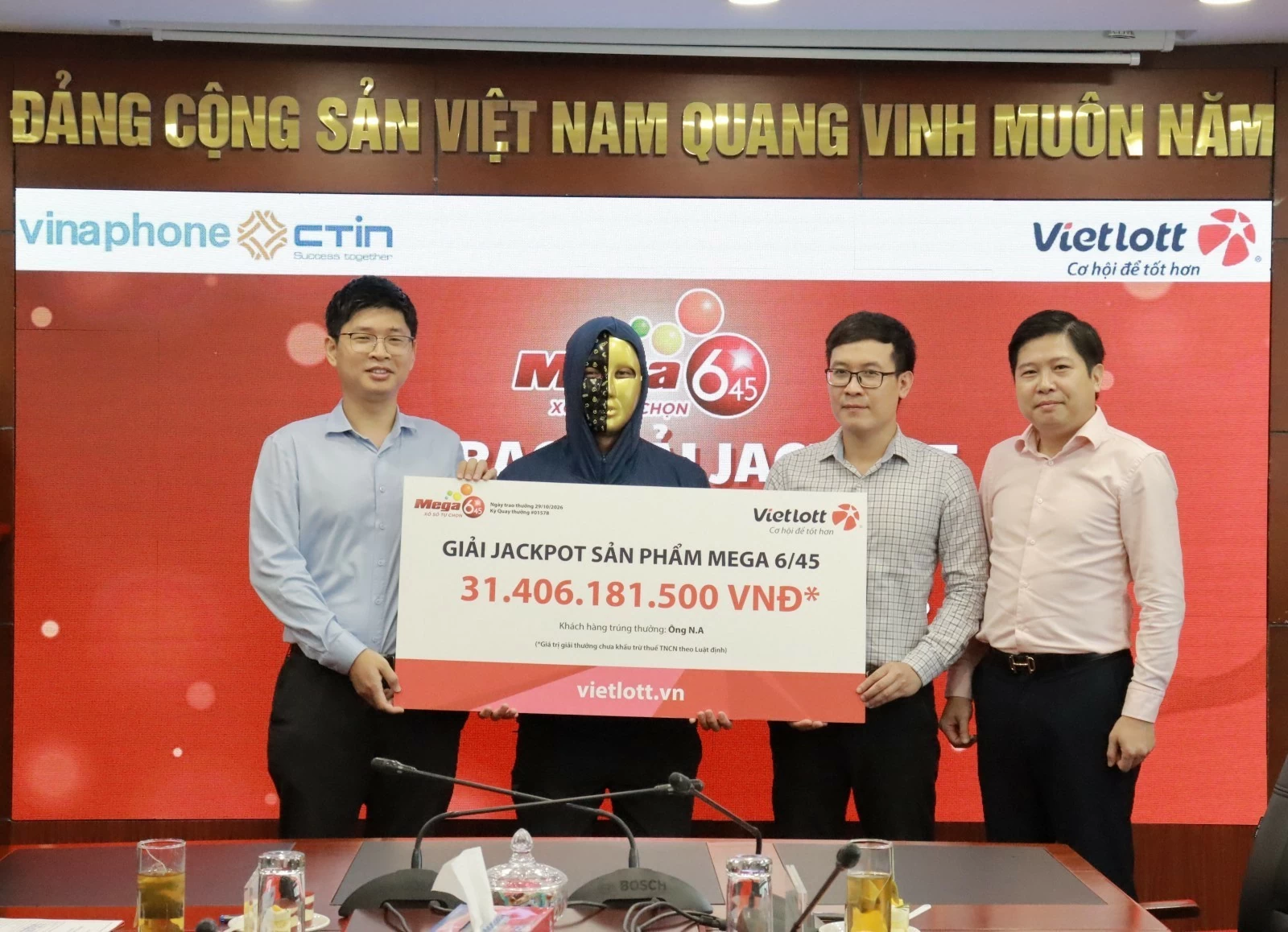 Duy trì bộ số yêu thích trong thời gian dài, người đàn ông tại TP. Hải Phòng trúng xổ số Vietlott hơn 31 tỷ đồng Duy trì bộ số yêu thích trong thời gian dài, người đàn ông tại TP. Hải Phòng trúng xổ số Vietlott hơn 31 tỷ đồng
