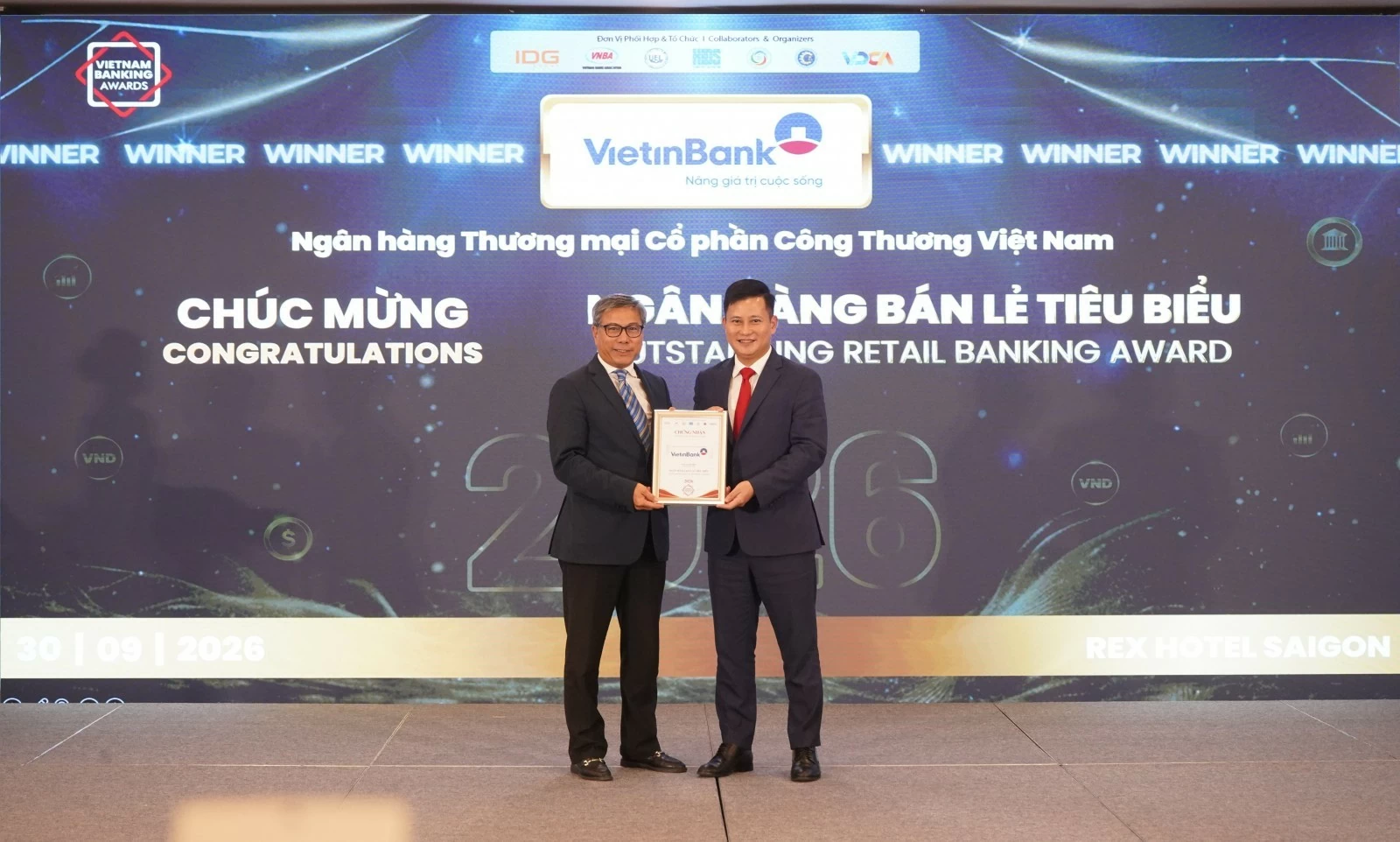 3 năm liên tiếp - VietinBank được vinh danh “Ngân hàng Bán lẻ tiêu biểu” 3 năm liên tiếp - VietinBank được vinh danh “Ngân hàng Bán lẻ tiêu biểu”