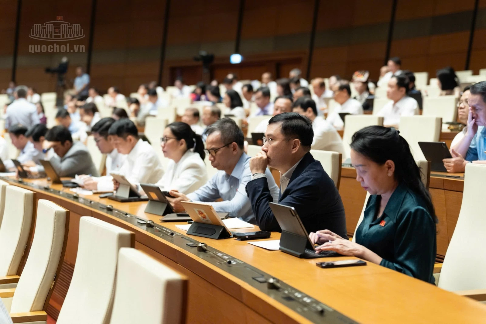 Đại biểu băn khoăn: Vốn ở đâu để đi đường dài?