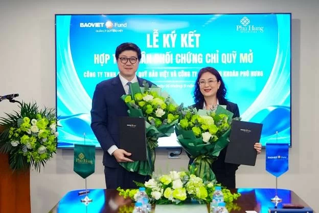 Baoviet Fund hợp tác cùng Chứng khoán Phú Hưng, mở rộng cơ hội đầu tư quỹ mở cho nhà đầu tư