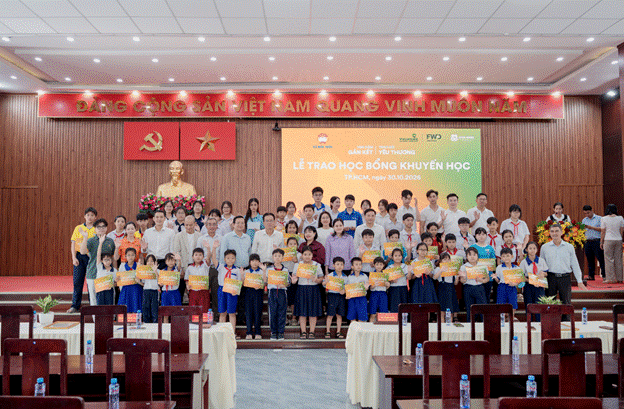 Vạn dặm gắn kết: Khi yêu thương được gửi trao bằng hành động thiết thực Vạn dặm gắn kết: Khi yêu thương được gửi trao bằng hành động thiết thực
