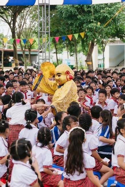 Vạn dặm gắn kết: Khi yêu thương được gửi trao bằng hành động thiết thực Vạn dặm gắn kết: Khi yêu thương được gửi trao bằng hành động thiết thực