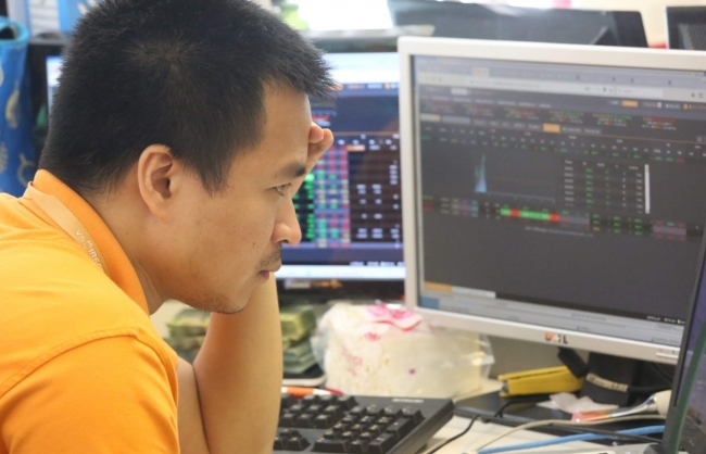 Chứng khoán hôm nay (3/6): VN-Index điều chỉnh giảm nhẹ, thanh khoản giảm sâu