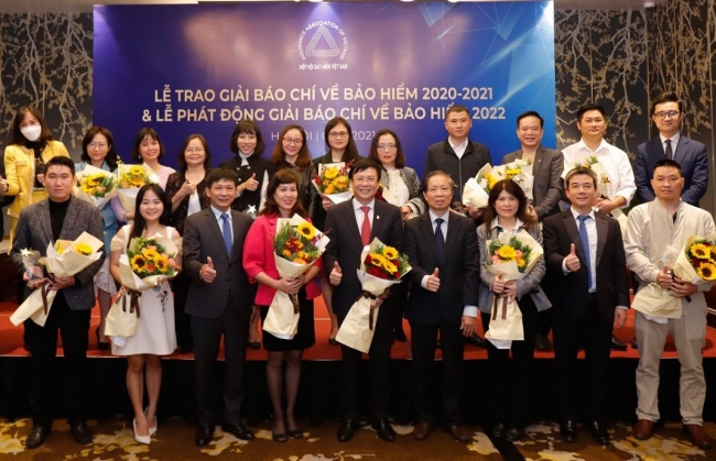 Trao giải và phát động Giải Báo chí về bảo hiểm năm 2022