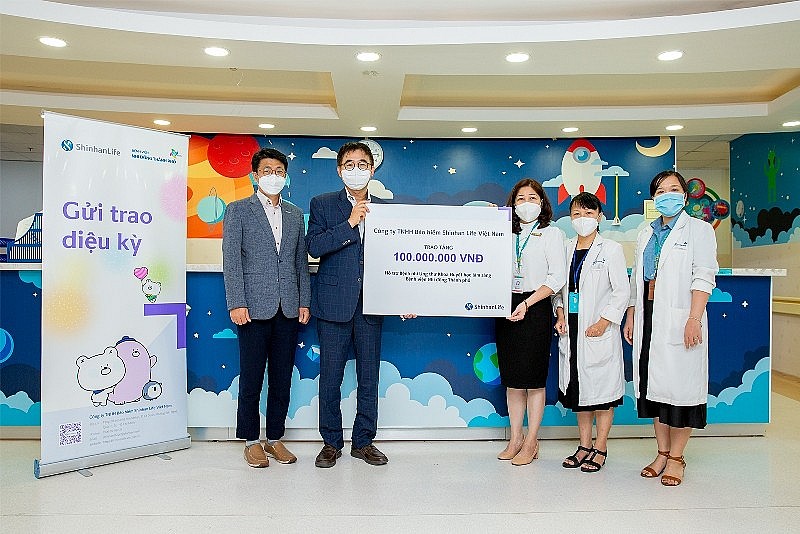Shinhan Life Việt Nam hỗ trợ bệnh nhi ung thư máu Bệnh viện Nhi đồng TP. Hồ Chí Minh