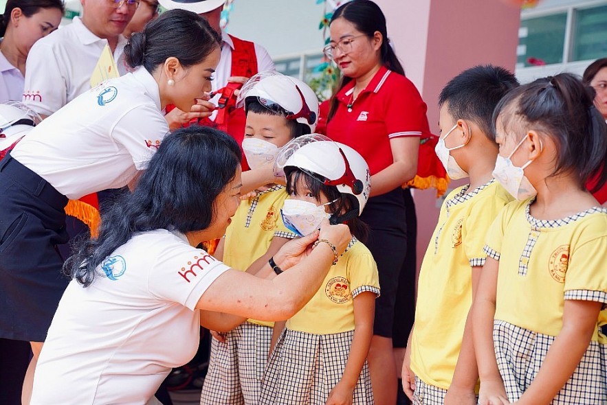 Chương trình “Sinh Con, Sinh Cha” đến với hơn 500 phụ huynh, trẻ em tỉnh Quảng Nam
