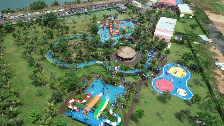 Long An: “Kỷ lục” công viên nước Dino Water Park đón hàng nghìn lượt khách trong vòng 3 ngày