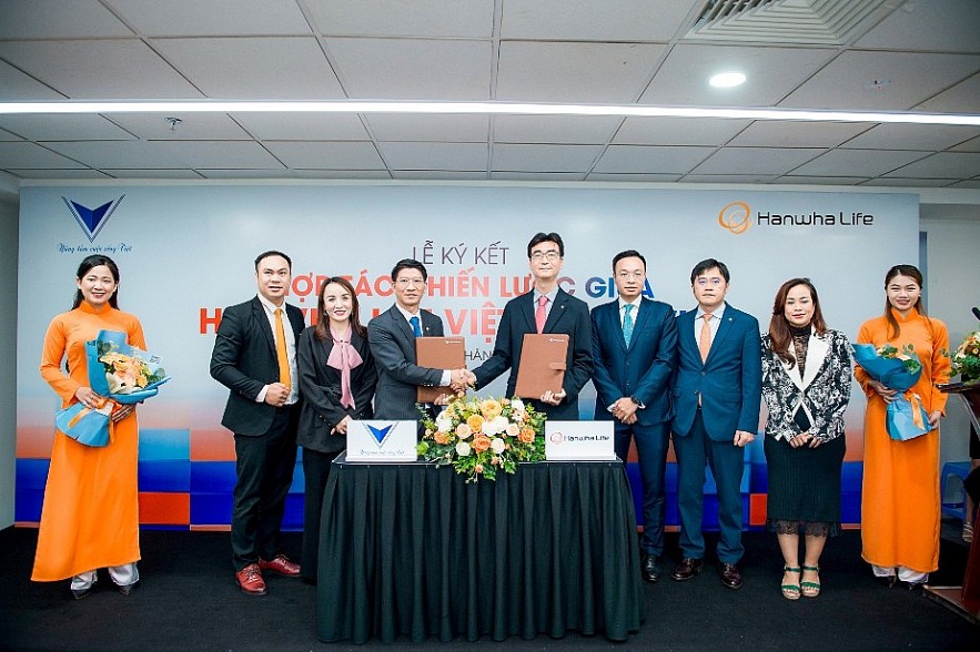 Hanwha Life Việt Nam và VHP hợp tác phân phối bảo hiểm nhân thọ