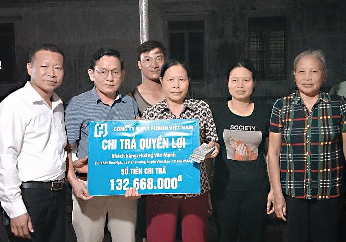 Fubon Life Việt Nam chi trả hơn 130 triệu đồng quyền lợi bảo hiểm cho khách hàng