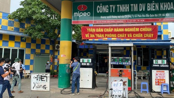 TP. Hồ Chí Minh: Một số cây xăng treo biển hết xăng do không kịp nhập hàng