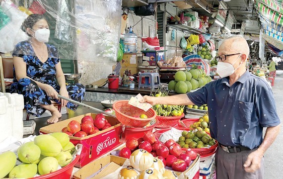 TP. Hồ Chí Minh: Hàng hóa rục rịch tăng giá theo xăng