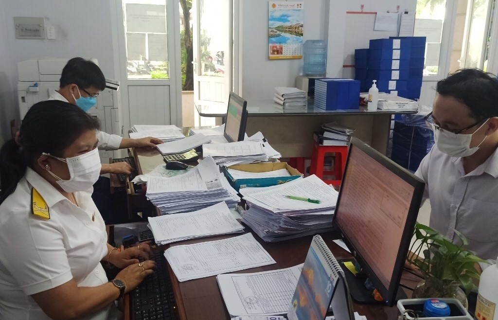 Cục Thuế Bình Dương xử phạt chậm nộp hồ sơ khai thuế gần 900 triệu đồng