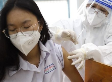 TP.Hồ Chí Minh: Đồng loạt tiêm vắc xin cho trẻ dưới 18 tuổi