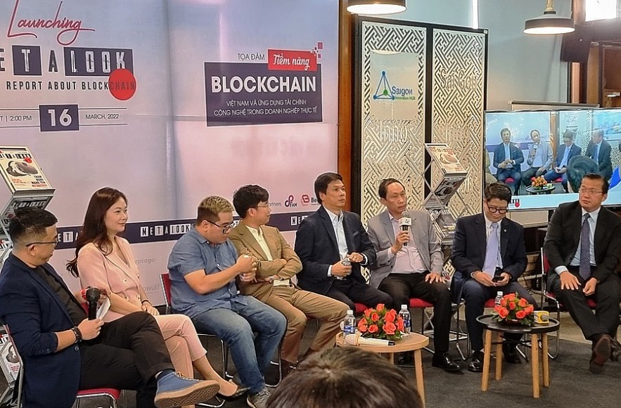 Các diễn giả chia sẻ giải pháp ứng dụng thành công công nghệ blockchain trong kinh doanh. Ảnh Đỗ Doãn