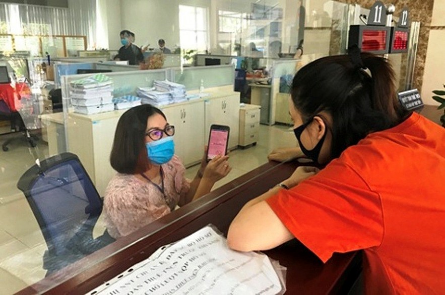 Hướng dẫn giao dịch thuế điện tử tại Cục Thuế TP. Hồ Chí Minh. Ảnh Đỗ Doãn