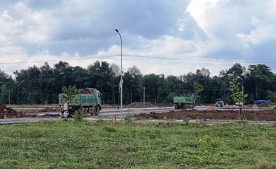 Hoạt động xây dựng rầm rộ tại TP tỉnh Bà Rịa-Vũng Tàu nhằm đón đầu đất tăng giá. Ảnh Đỗ Doãn